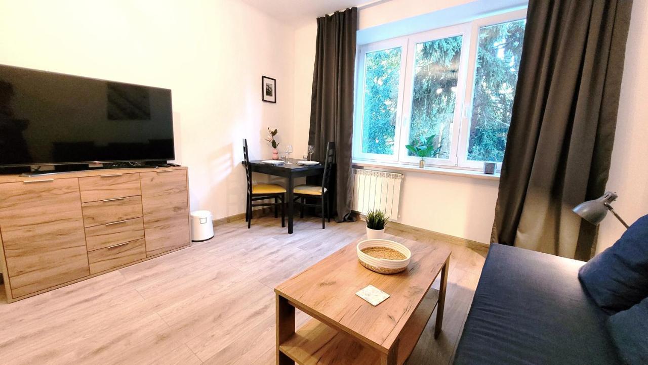 Great Life - Apartment Next To Metro Station Varşovia Exterior foto