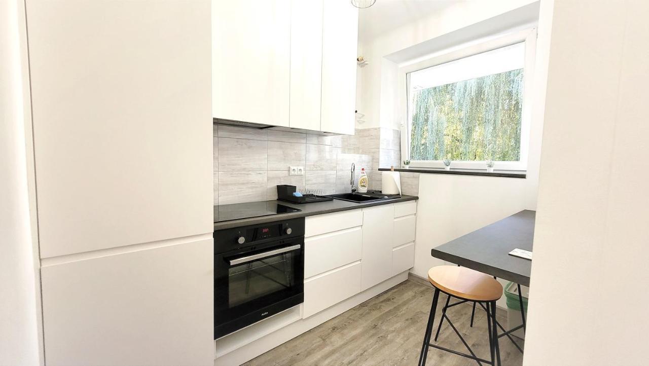 Great Life - Apartment Next To Metro Station Varşovia Exterior foto