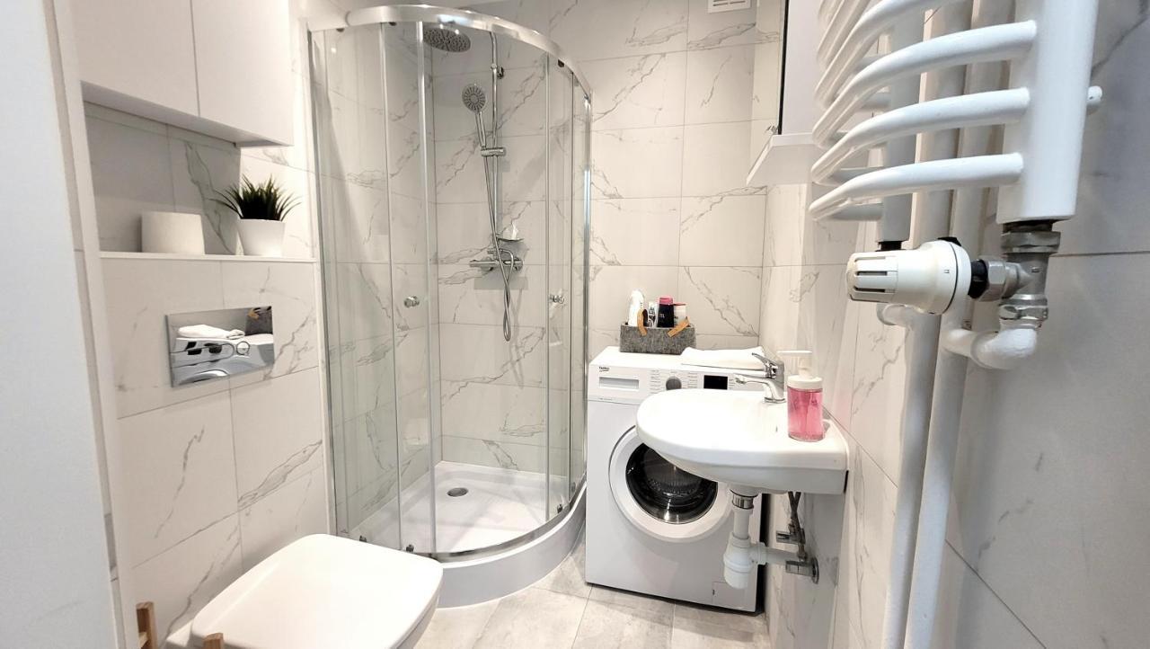 Great Life - Apartment Next To Metro Station Varşovia Exterior foto